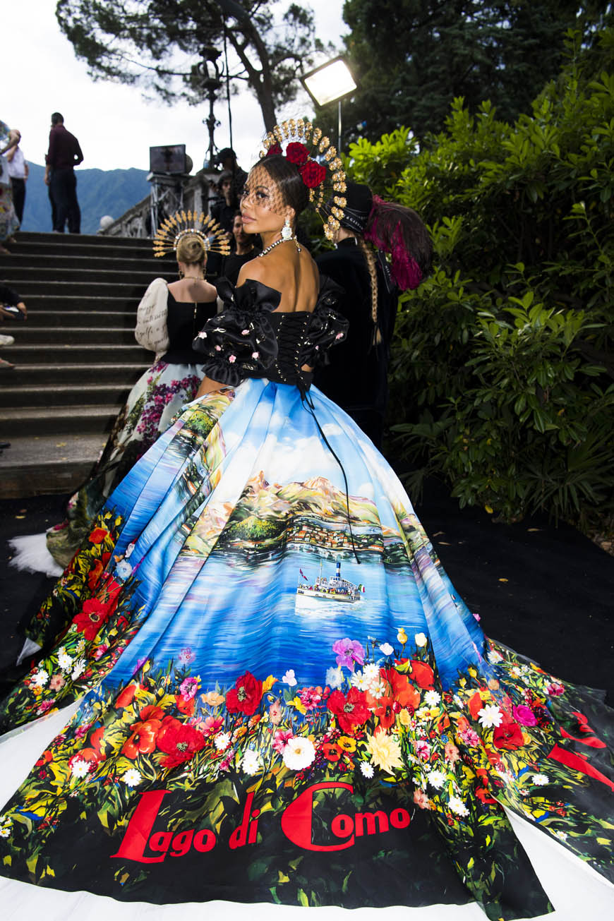 https://static.classeditori.it/content_upload/gallery/298/DolceGabbana_AltaModa_ParcoTeresioOlivelli_Como_Luglio2018_bckanddetails15-816808.jpg