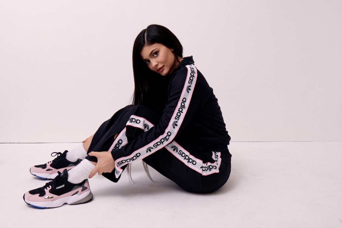 Kylie Jenner firma la sua prima collezione per Adidas - MFFashion.com