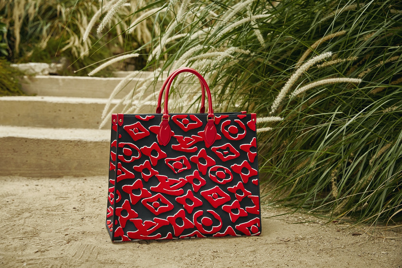 Louis Vuitton svela la co-lab con Urs Fischer - MFFashion.com